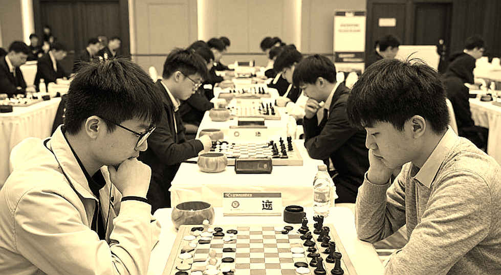 Nepomniachtchi làm Carlsen toát mồ hôi trước khi hạ Sindarov bằng đồng hồ tại GCL 2026